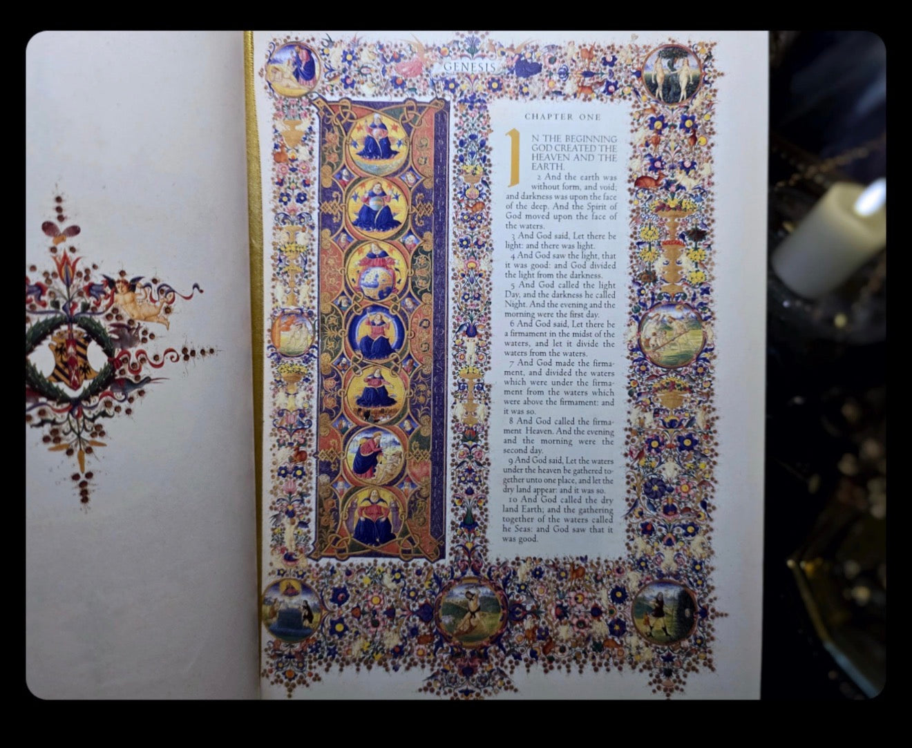 2000 The Holy Bible: Illuminated Family Edition